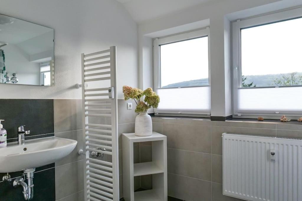 או Wunderschoene Ferienwohnung Mit Balkon In Aue מראה חיצוני תמונה